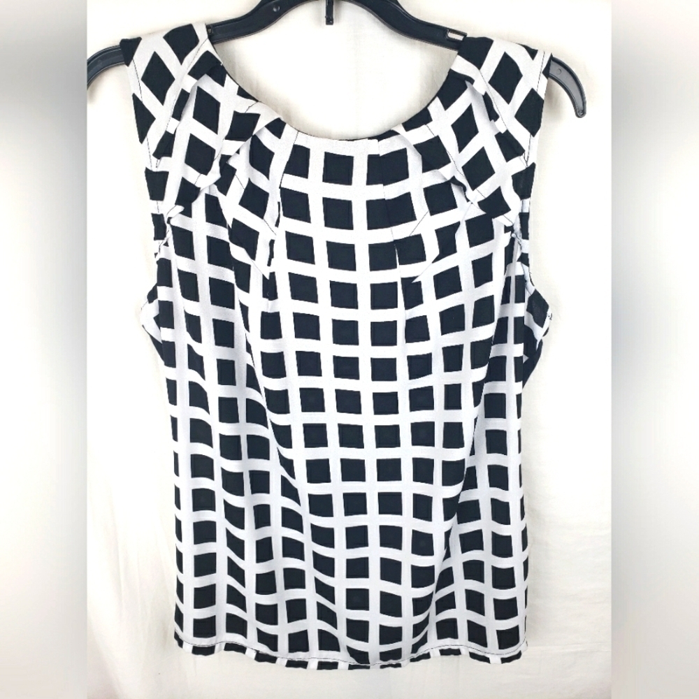 Worthington Black and White Sleeveless Shirt Sz L